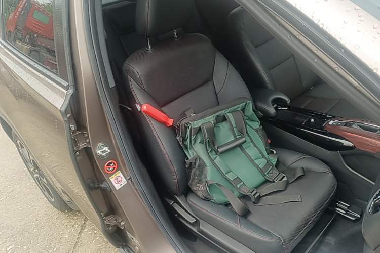 Used Honda XR-V 2015 1.8L VTi CVT Luxury Edition Right Front Seat