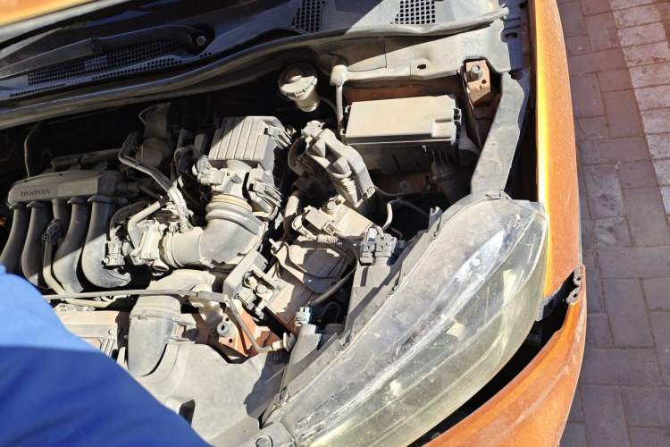 Used Honda XR-V 2015 1.5L LXi CVT Classic Edition Engine Bay Left