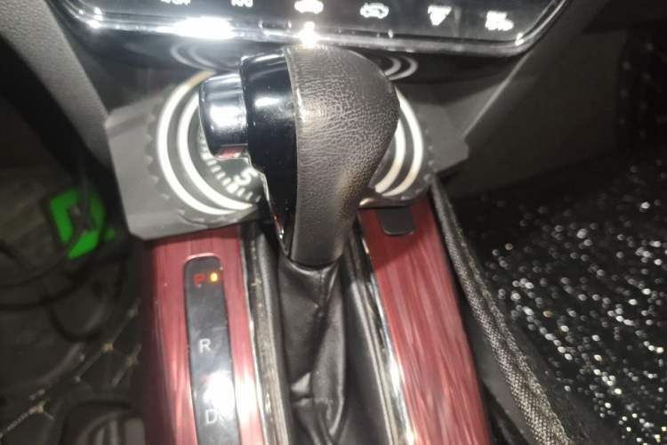 Used Honda XR-V 2015 1.8L VTi CVT Luxury Edition Gear Lever