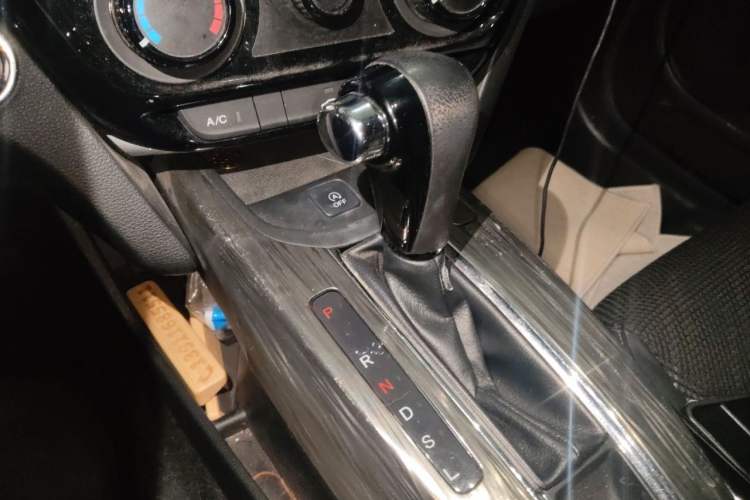 Used Honda XR-V 2015 1.8L EXi CVT Comfort Version Gear Lever