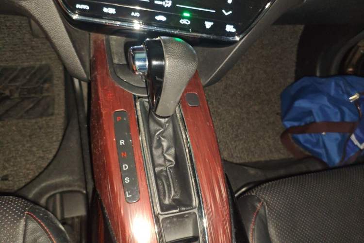 Used Honda XR-V 2015 1.8L VTi CVT Luxury Edition Gear Lever