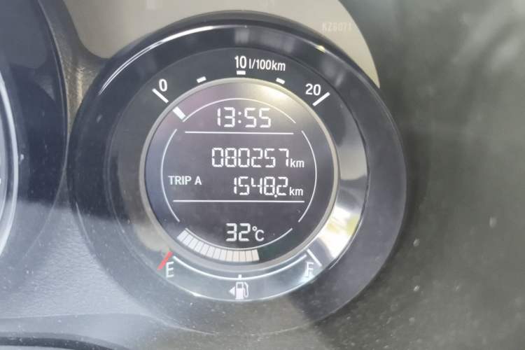 Used Honda XR-V 2015 1.8L EXi CVT Comfort Version Odometer Close Up