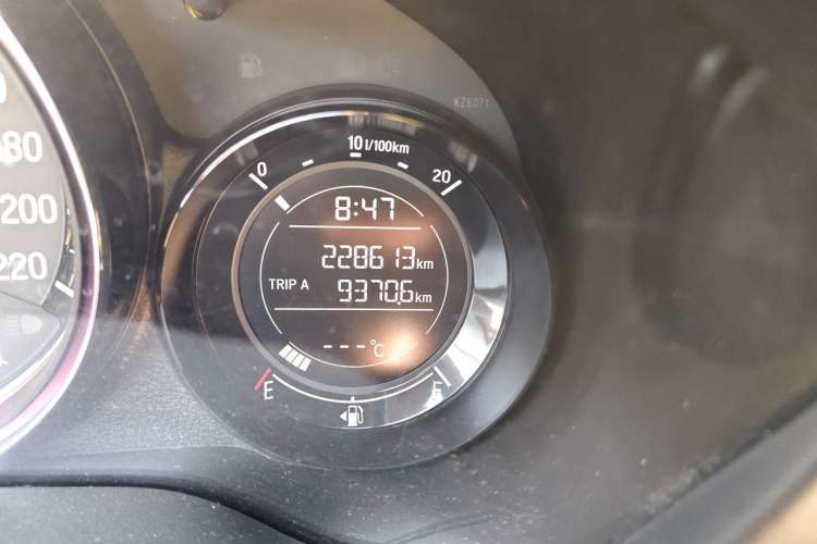 Used Honda XR-V 2015 1.5L LXi CVT Classic Edition Odometer Close Up