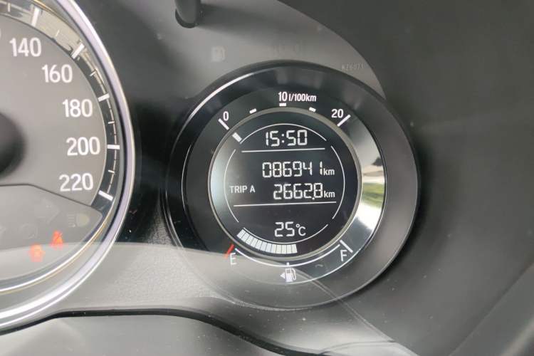 Used Honda XR-V 2015 1.8L EXi CVT Comfort Version Odometer Close Up