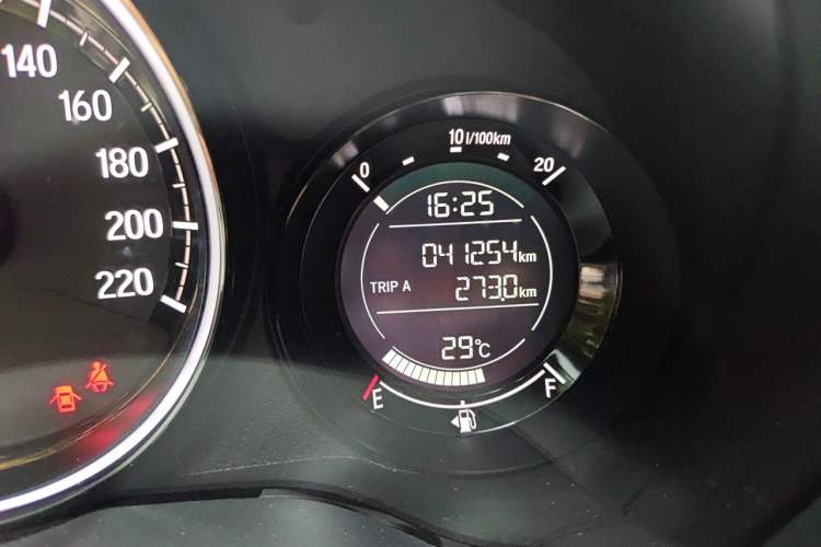 Used Honda XR-V 2015 1.8L EXi CVT Comfort Version Odometer Close Up