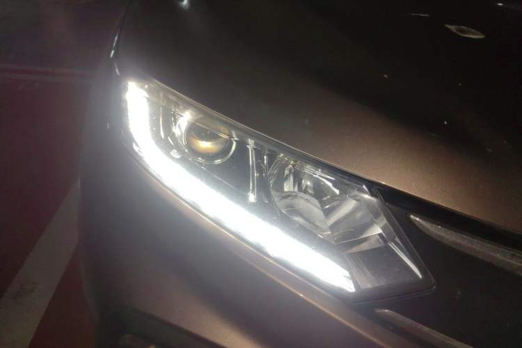 Used Honda XR-V 2015 1.8L EXi CVT Comfort Version Right Front Headlight