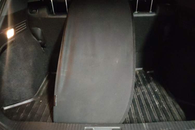 Used Honda XR-V 2015 1.8L EXi CVT Comfort Version Trunk