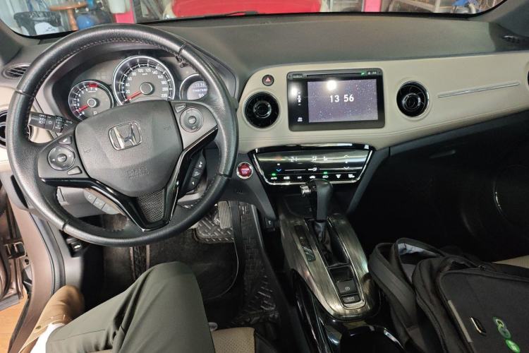Used Honda XR-V 2015 1.8L VTi CVT Luxury Edition Center Console