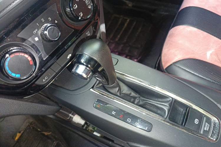 Used Honda XR-V 2015 1.5L LXi CVT Classic Edition Gear Lever