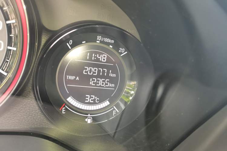 Used Honda XR-V 2015 1.8L EXi CVT Comfort Version Odometer Close Up