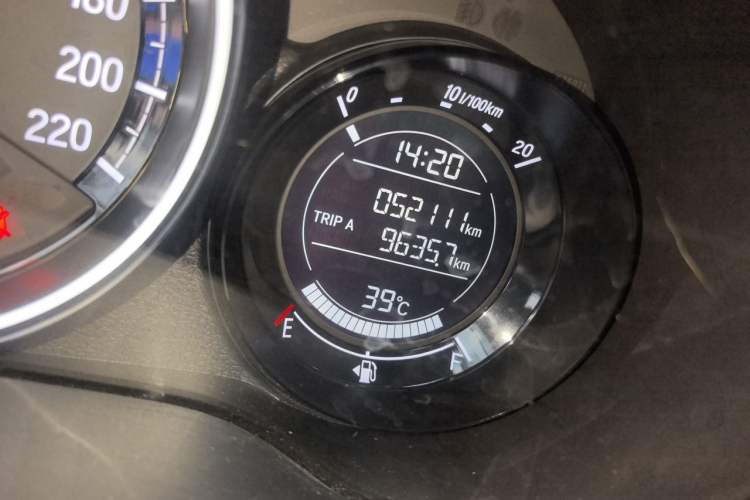 Used Honda XR-V 2015 1.8L EXi CVT Comfort Version Odometer Close Up