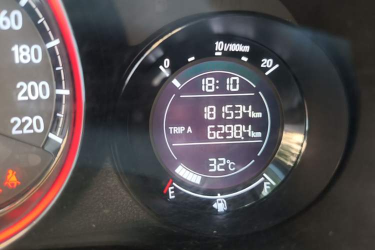 Used Honda XR-V 2015 1.5L LXi CVT Classic Edition Odometer Close Up