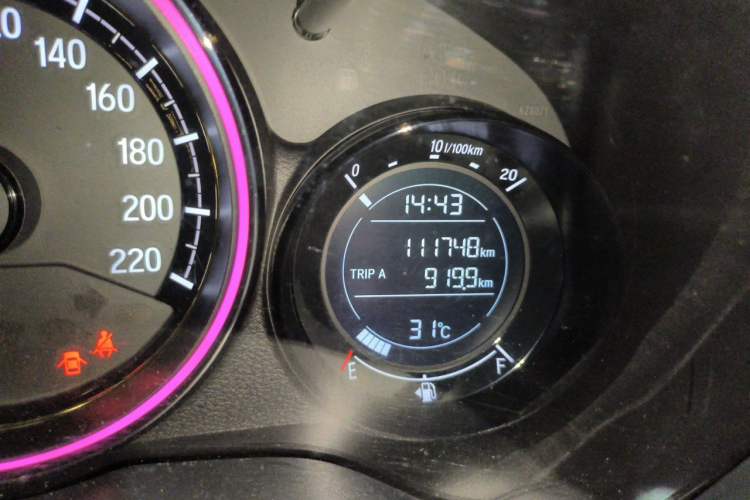 Used Honda XR-V 2015 1.8L EXi CVT Comfort Version Odometer Close Up
