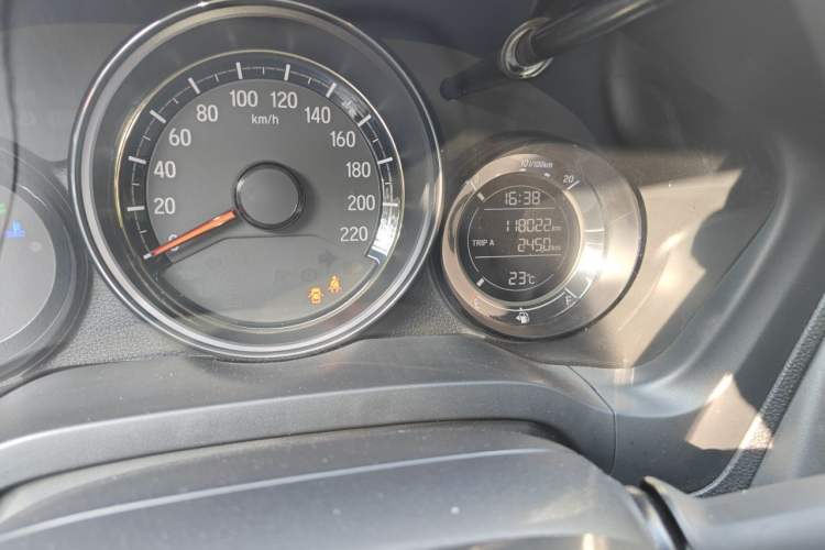 Used Honda XR-V 2015 1.5L LXi CVT Classic Edition Odometer Close Up