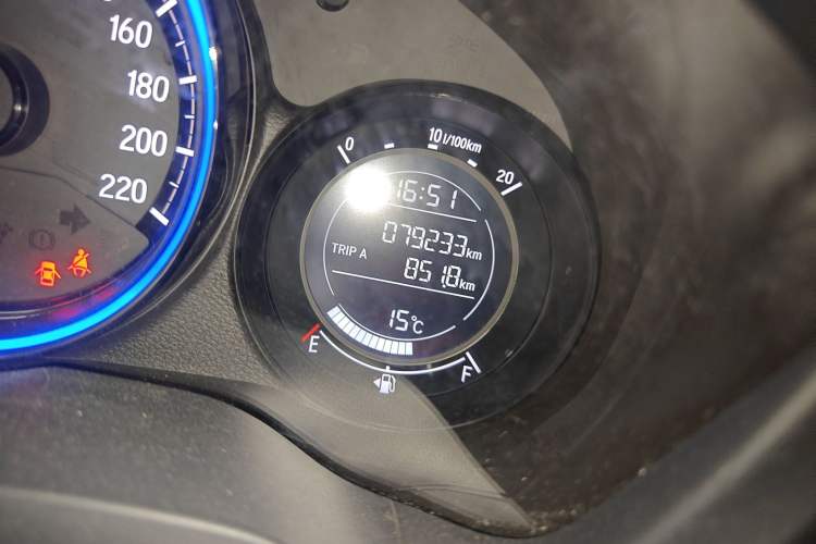Used Honda XR-V 2015 1.5L LXi CVT Classic Edition Odometer Close Up