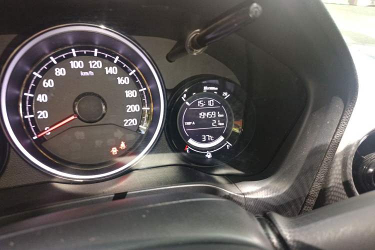 Used Honda XR-V 2015 1.5L LXi CVT Classic Edition Odometer Close Up