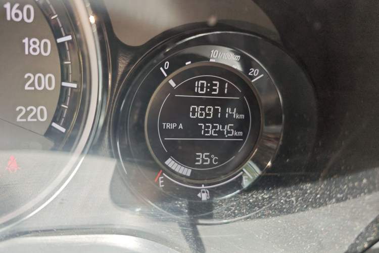 Used Honda XR-V 2015 1.8L EXi CVT Comfort Version Odometer Close Up