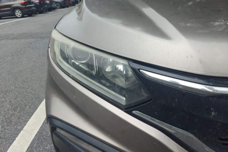 Used Honda XR-V 2015 1.8L VTi CVT Luxury Edition Right Front Headlight