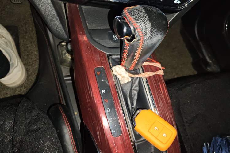 Used Honda XR-V 2015 1.8L VTi CVT Luxury Edition Gear Lever