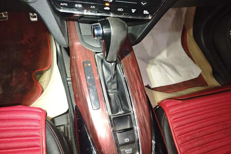 Used Honda XR-V 2015 1.8L VTi CVT Luxury Edition Gear Lever