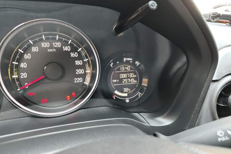 Used Honda XR-V 2015 1.5L LXi CVT Classic Edition Odometer Close Up