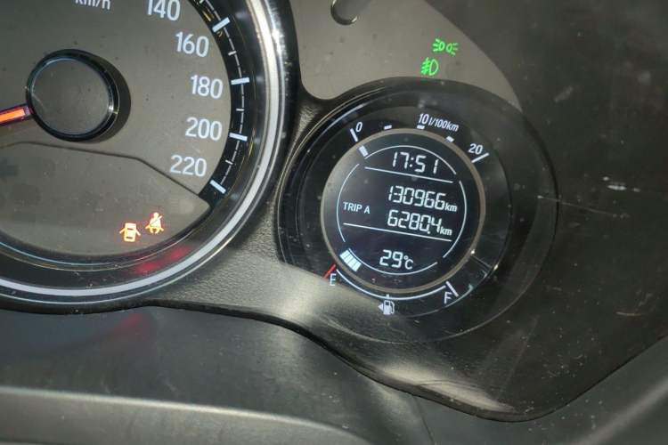 Used Honda XR-V 2015 1.5L LXi CVT Classic Edition Odometer Close Up