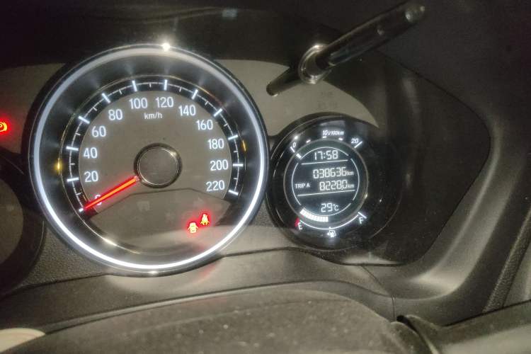 Used Honda XR-V 2015 1.8L EXi CVT Comfort Version Odometer Close Up