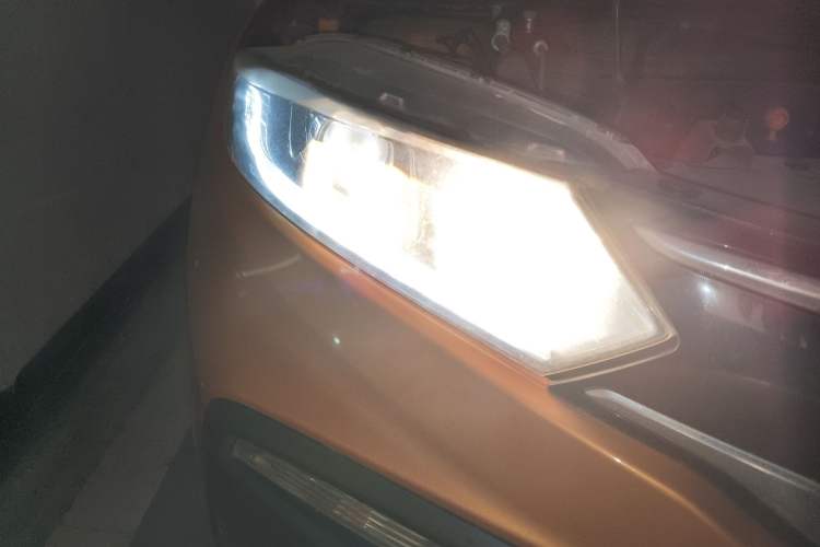 Used Honda XR-V 2015 1.8L VTi CVT Luxury Edition Right Front Headlight