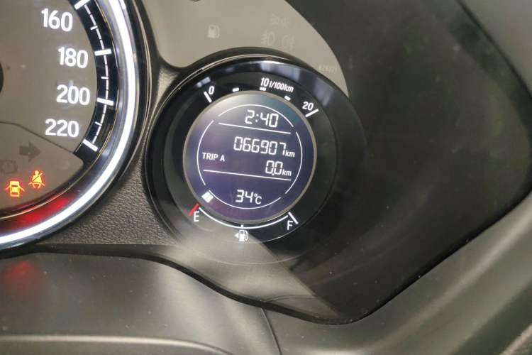 Used Honda XR-V 2015 1.5L LXi CVT Classic Edition Odometer Close Up