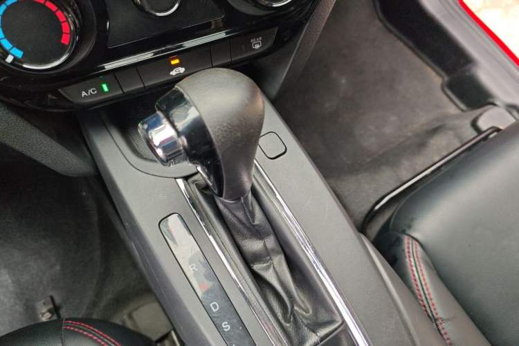 Used Honda XR-V 2015 1.5L LXi CVT Classic Edition Gear Lever