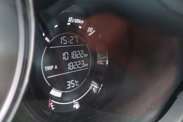 Used Honda XR-V 2015 1.5L LXi CVT Classic Edition Odometer Close Up