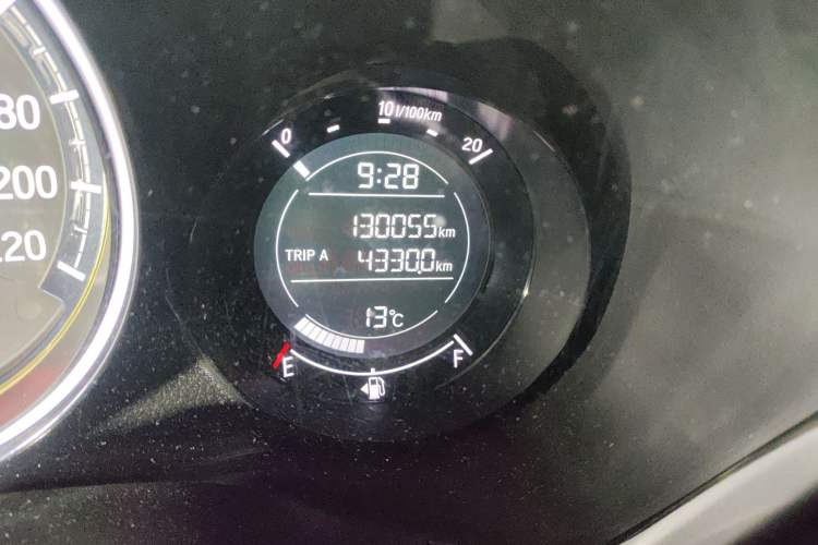 Used Honda XR-V 2015 1.8L EXi CVT Comfort Version Odometer Close Up
