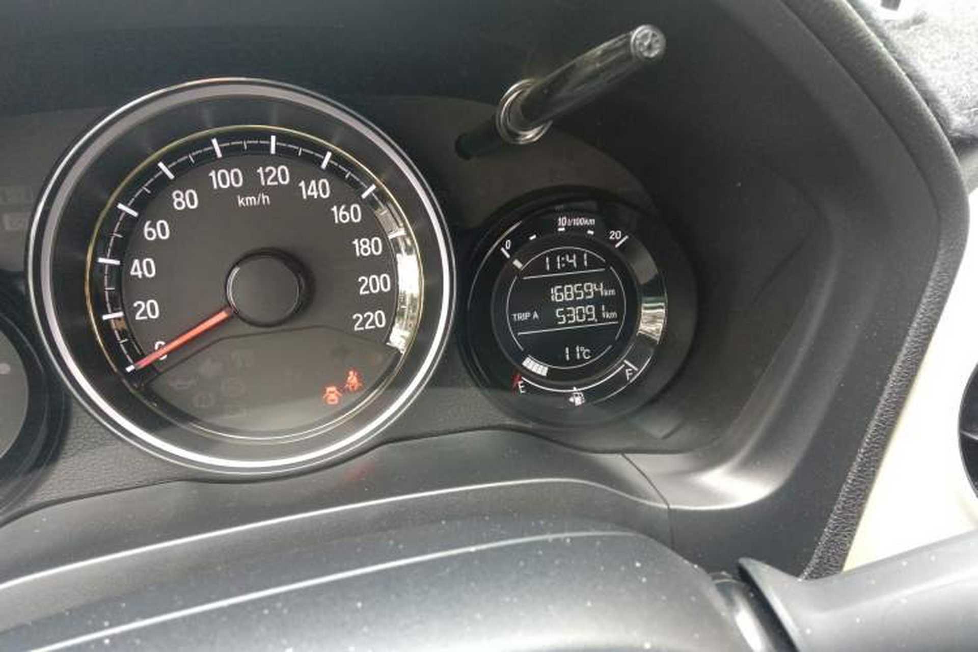 Used Honda XR-V 2015 1.8L EXi CVT Comfort Version Odometer Close Up