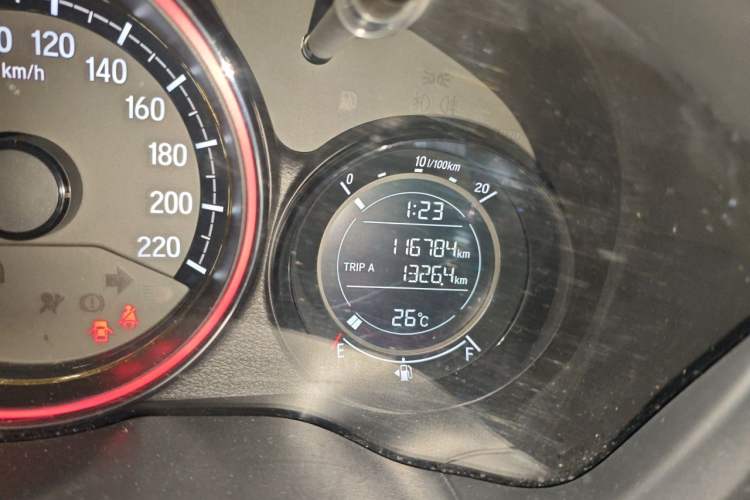 Used Honda XR-V 2015 1.5L LXi CVT Classic Edition Odometer Close Up