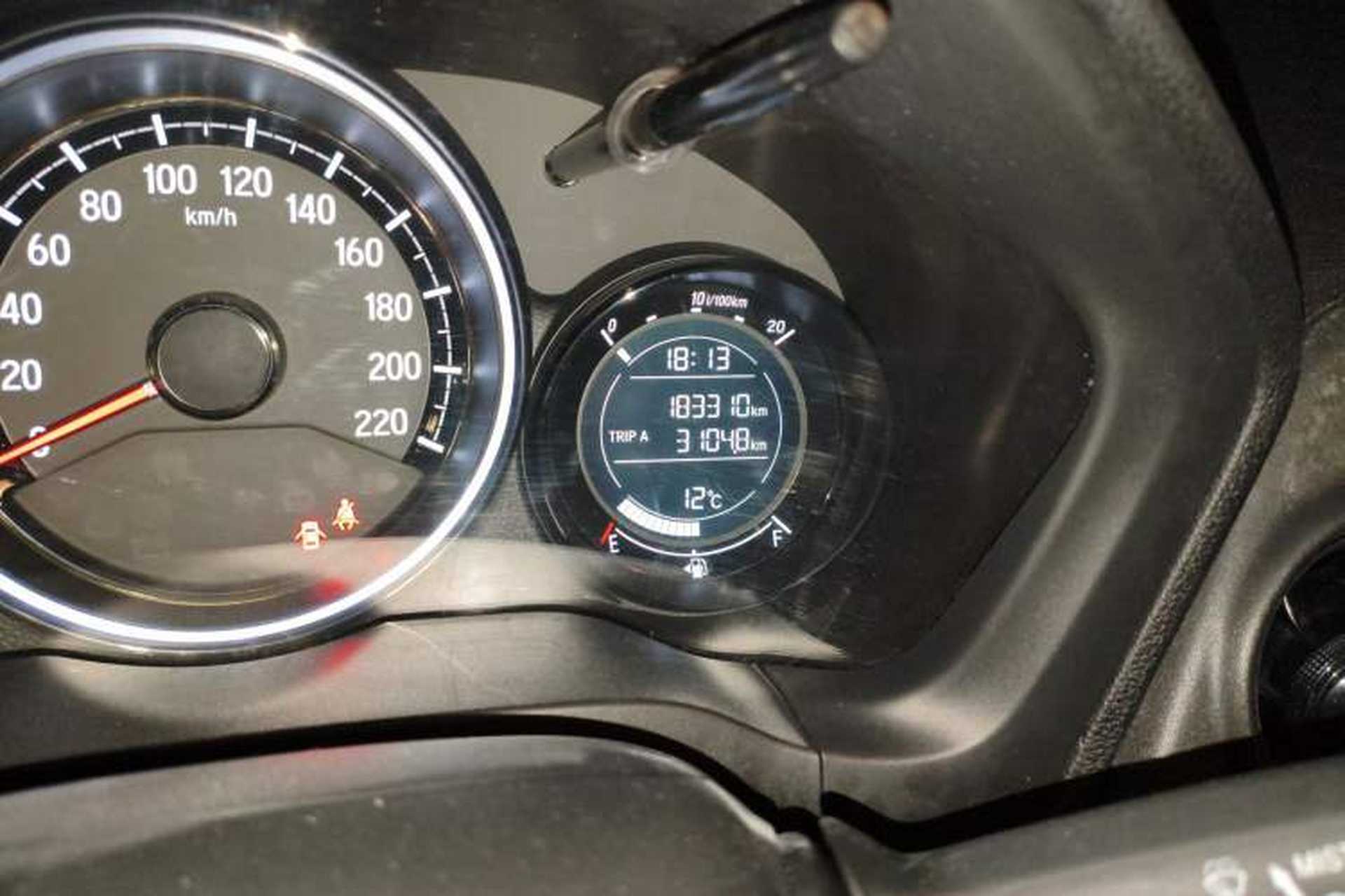 Used Honda XR-V 2015 1.5L LXi CVT Classic Edition Odometer Close Up