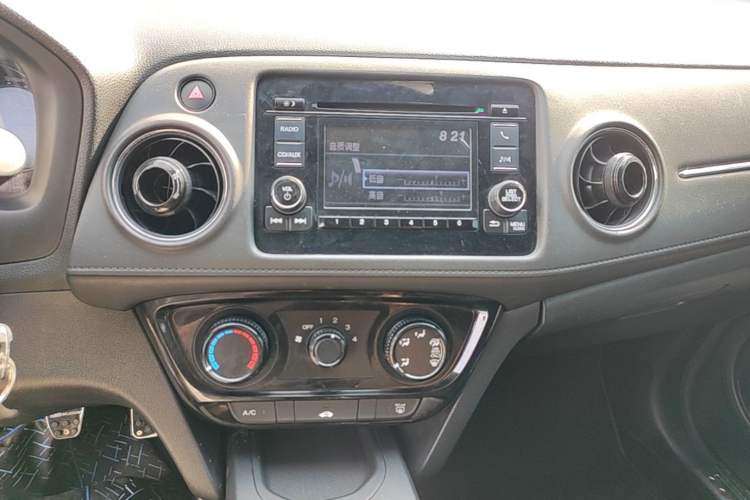 Used Honda XR-V 2015 1.5L LXi Manual Classic Edition Audio And AC Panel