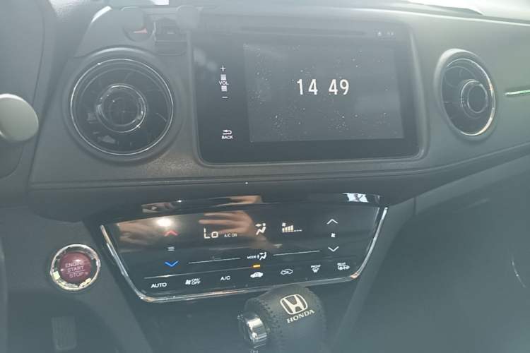 Used Honda XR-V 2015 1.8L VTi CVT Luxury Edition Audio And AC Panel