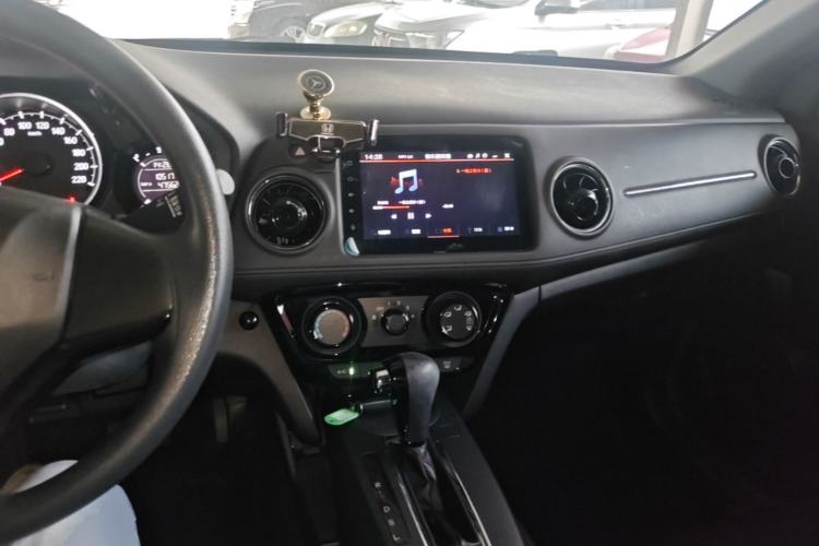 Used Honda XR-V 2015 1.5L LXi CVT Classic Edition Center Console