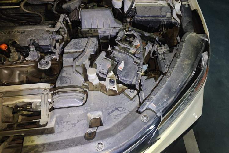 Used Honda XR-V 2015 1.8L VTi CVT Luxury Edition Engine Bay Left