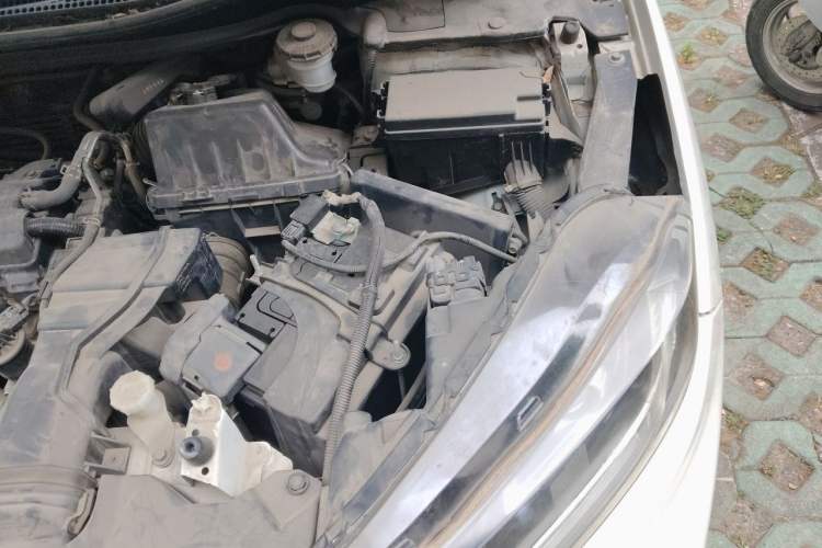 Used Honda XR-V 2015 1.8L EXi Manual Comfort Edition Engine Bay Left