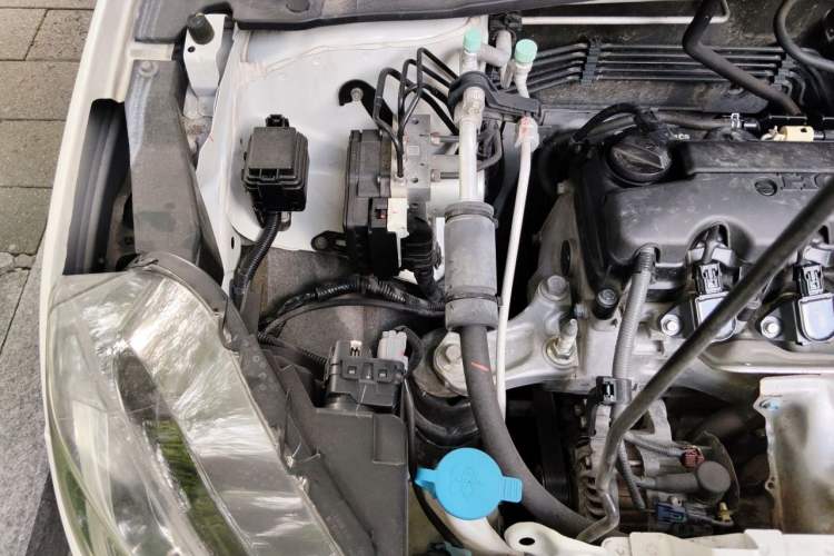Used Honda XR-V 2015 1.8L VTi CVT Luxury Edition Engine Bay Right