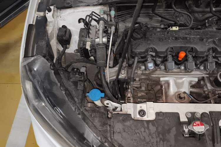 Used Honda XR-V 2015 1.8L VTi CVT Luxury Edition Engine Bay Right
