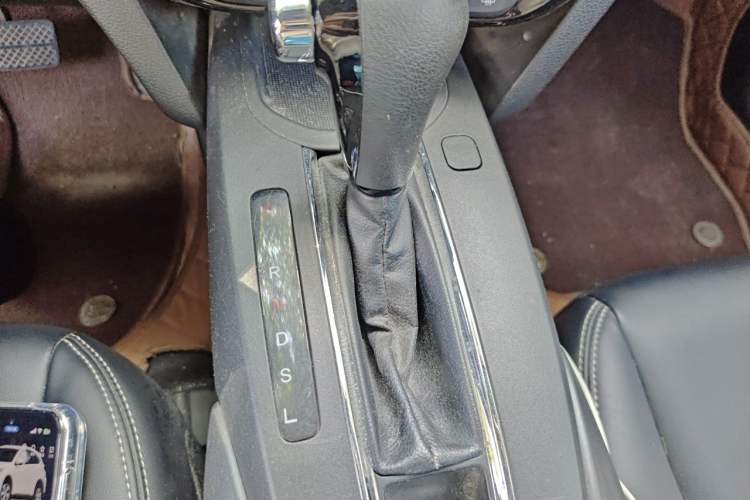 Used Honda XR-V 2015 1.5L LXi CVT Classic Edition Gear Lever