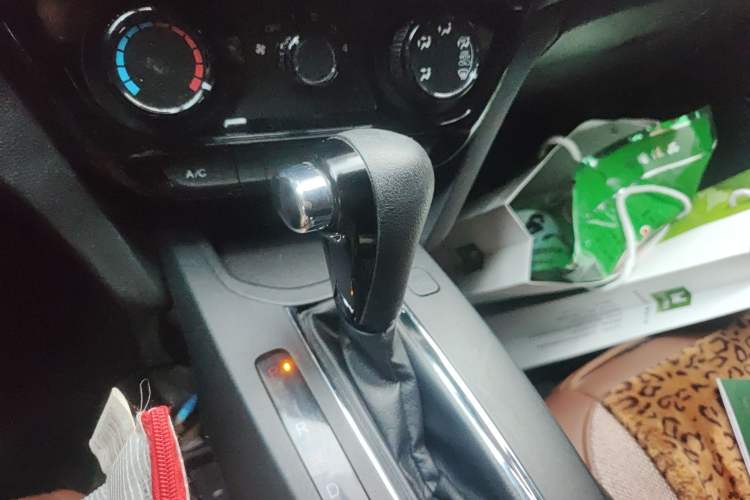 Used Honda XR-V 2015 1.5L LXi CVT Classic Edition Gear Lever