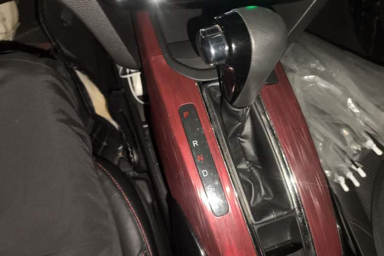 Used Honda XR-V 2015 1.8L VTi CVT Luxury Edition Gear Lever