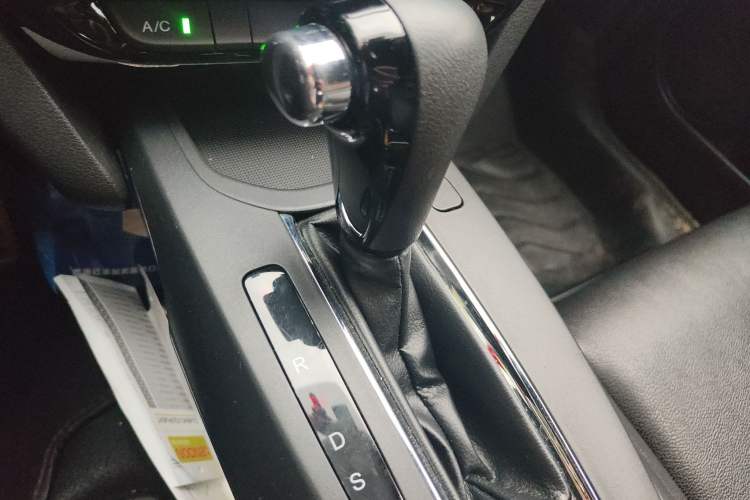 Used Honda XR-V 2015 1.5L LXi CVT Classic Edition Gear Lever