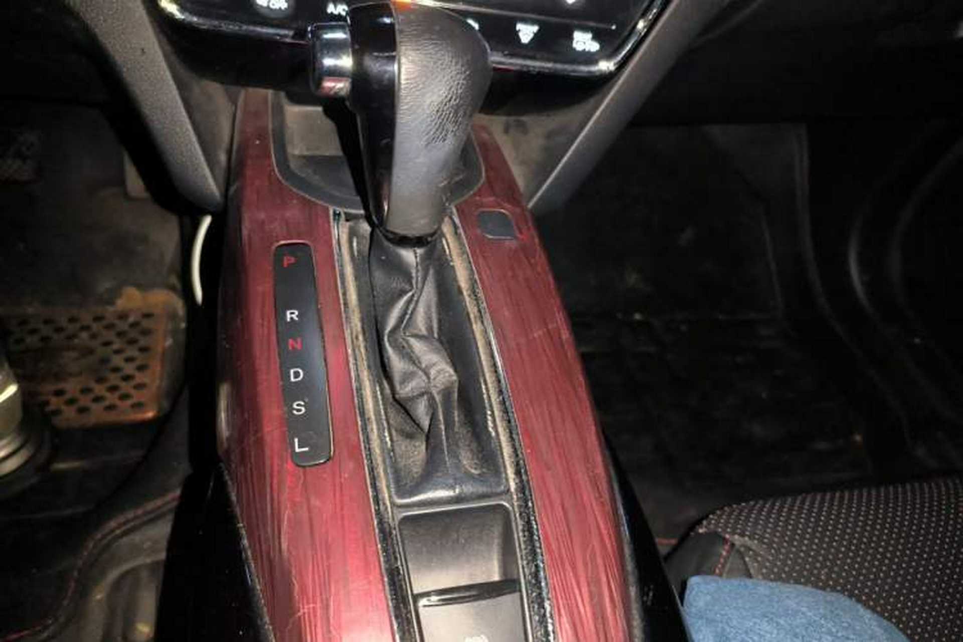 Used Honda XR-V 2015 1.8L VTi CVT Luxury Edition Gear Lever