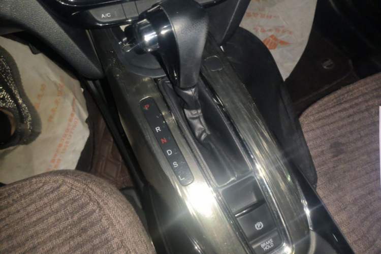 Used Honda XR-V 2015 1.8L EXi CVT Comfort Version Gear Lever