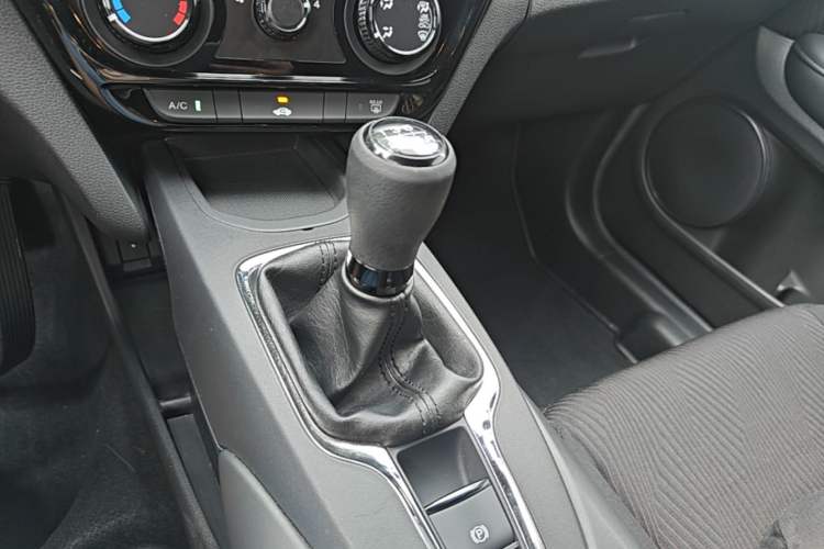 Used Honda XR-V 2015 1.5L LXi Manual Classic Edition Gear Lever
