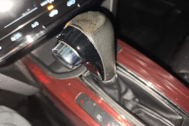 Used Honda XR-V 2015 1.8L VTi CVT Luxury Edition Gear Lever
